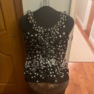 White House Black Market Beautiful Floral, Size Medium Top. Like New!!